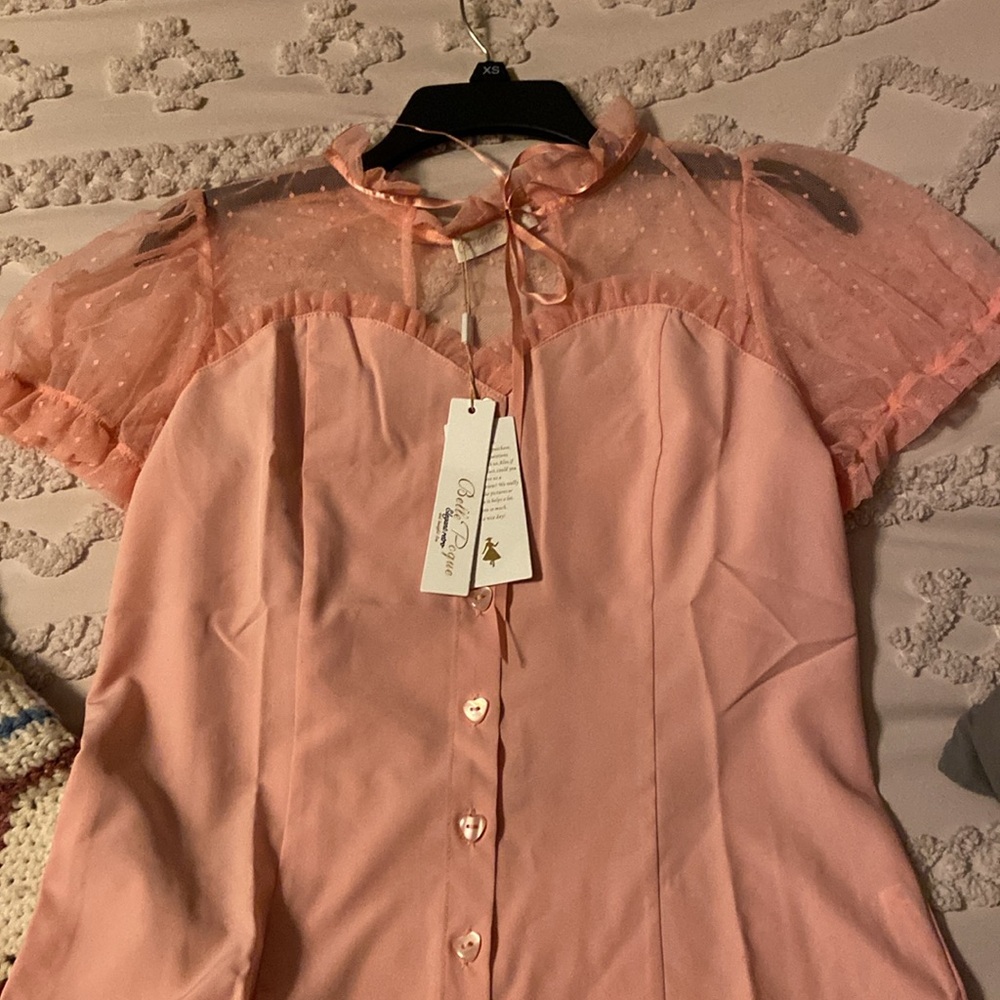 NWT Belle Pogue peachy pink size M beautiful vintage style with heart buttons